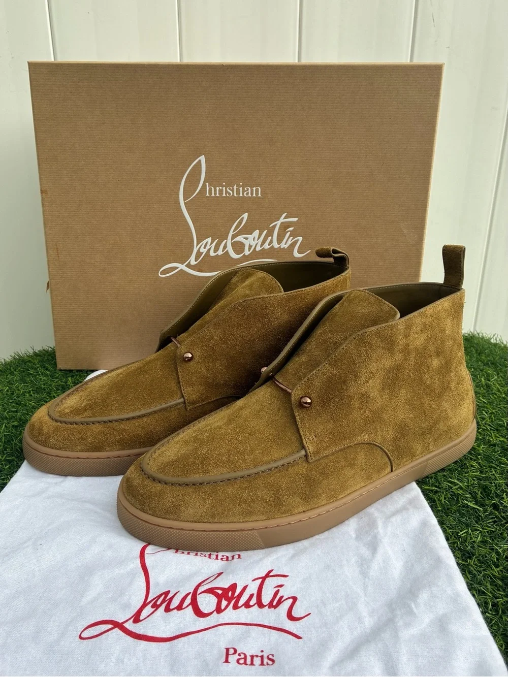 CHRISTIAN LOUBOUTIN CHAMBELISS DESERT FLAT CHUKKA BOOTS LIGHT BROWN SUEDE SZ 43